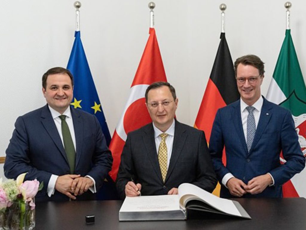 Berlin Büyükelçisi Turan'dan KRV eyaletine yoğun ziyaret programı 15 buyukelci turan essen ziyareti 9