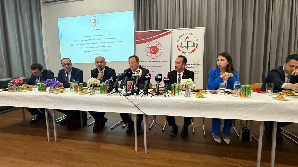 Büyükelçi Turan: “Türkçe eğitimi kültürel kimliğimizin teminatıdır” 17 essen buyukelci turan stk toplanti 2