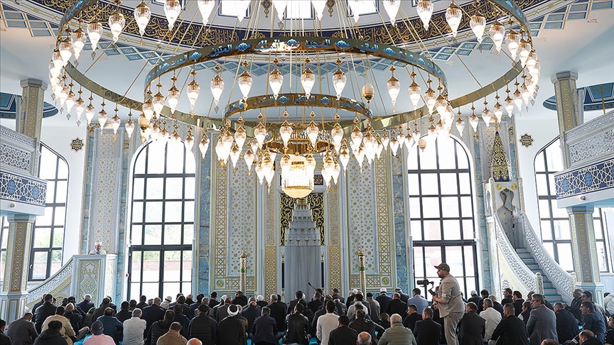 Fransa’da bir mimari şaheser: Eyüp Sultan Camisi ibadete açıldı 11 fransa cami1
