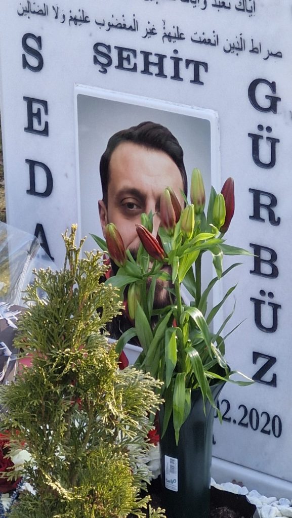 Anneler Günü'nde mezarlıkta bir anne: “Burası bizim oturma odamız” 1 hanau gurbuz2