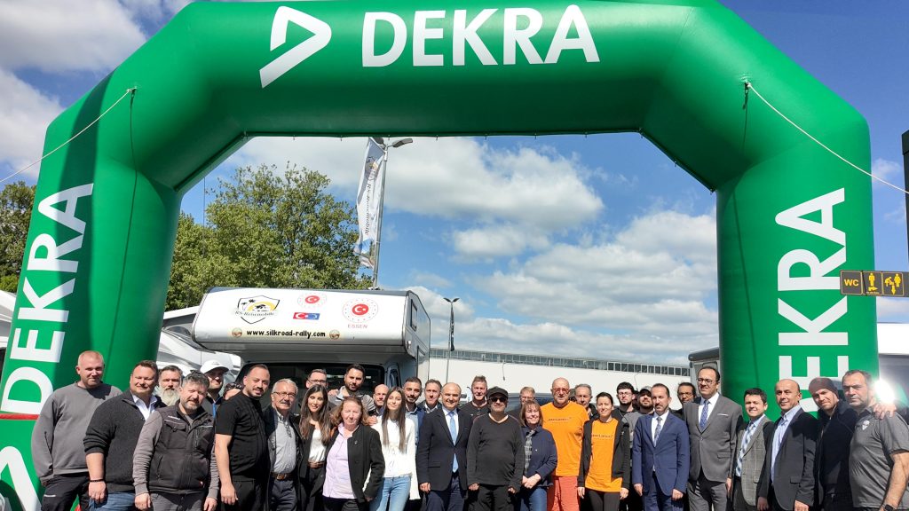 İpekyolu Rallisi, 13 ülkeye uzanacak yolculuk için start aldı 1 ipekyonu ralli1