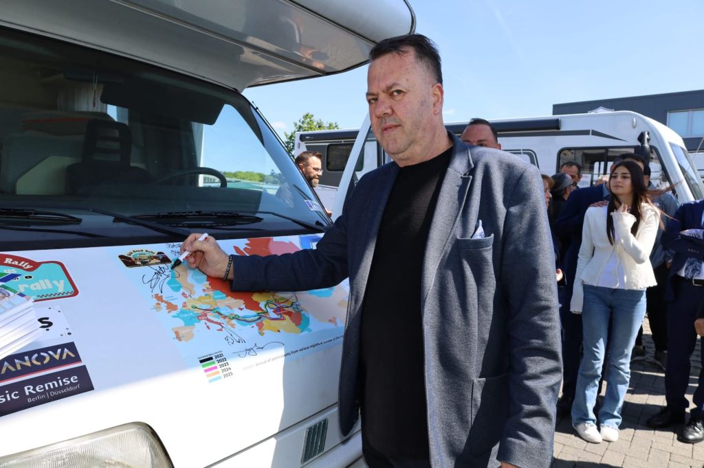 İpekyolu Rallisi, 13 ülkeye uzanacak yolculuk için start aldı 18 ipekyonu ralli15