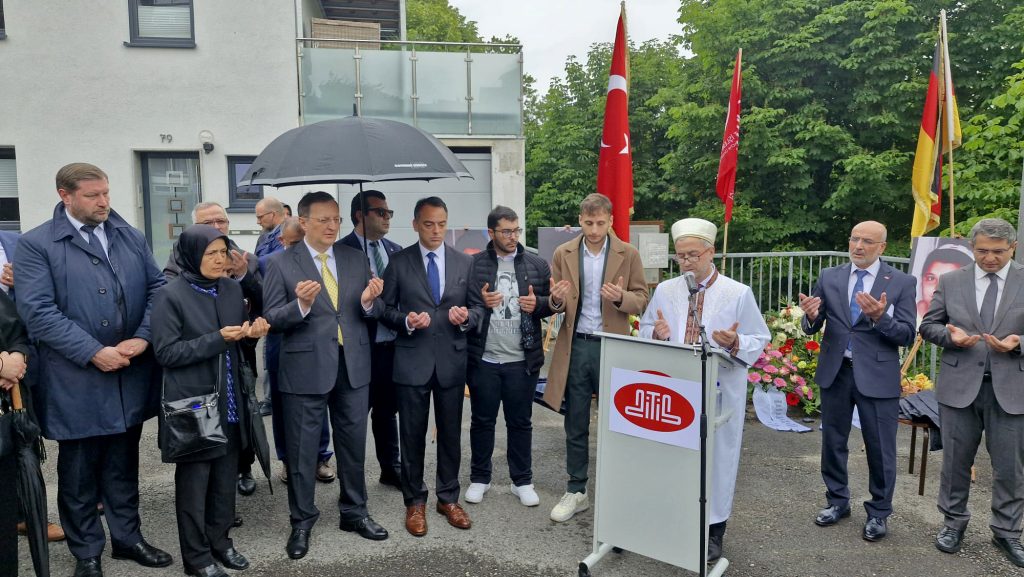 Büyükelçi Turan: “Solingen sadece Türklerin değil, tüm toplumun meselesi” 1 solingen anma 5
