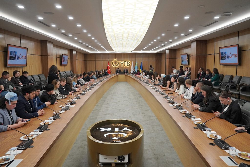YTB, Kırım Tatar Gençlik Kurultayı'na ev sahipliği yaptı 1 ytb kirim tatar kurultay2