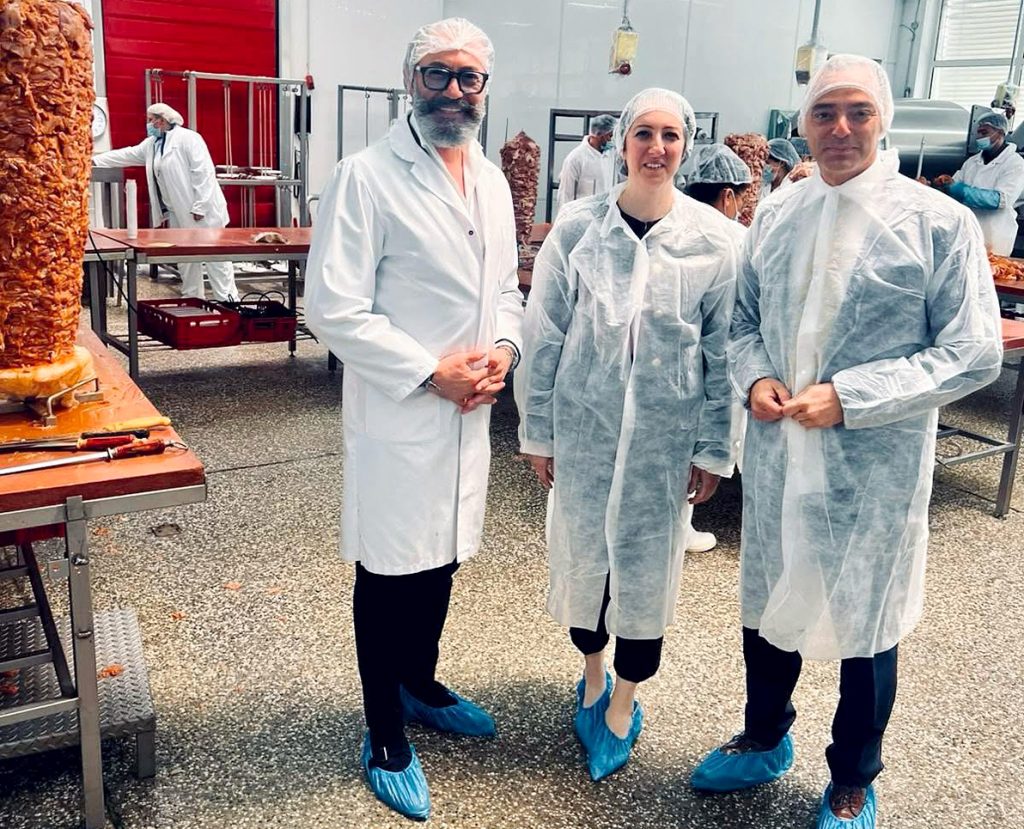 Bey Döner'e övgü ziyareti: Başkonsolos İzbul'dan teşekkür 9 baskonsolos bey doner ziyaret 2