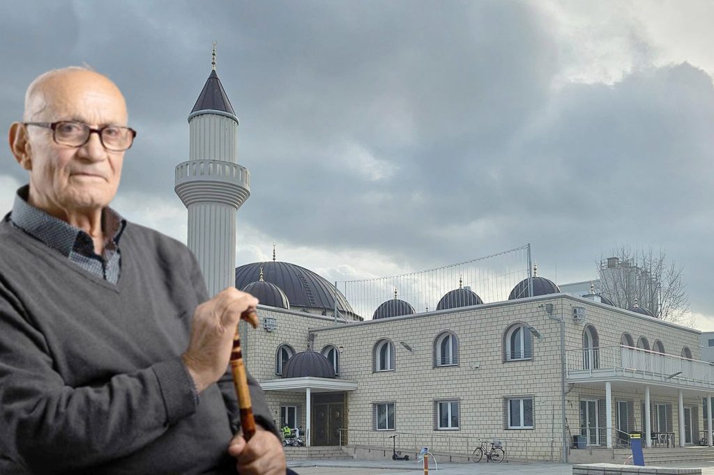 Almanya'da ilk kuşağın iz bırakan ismi Ali Aydın, dualarla uğurlandı 1 dormagen camii Ali aydin