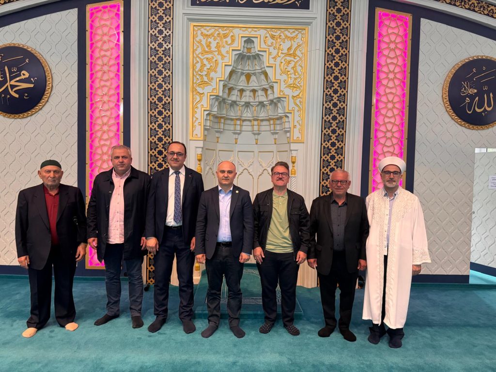 Essen’de Kurban Bayramı sevinci cami avlusuna taştı 10 essen bayram1
