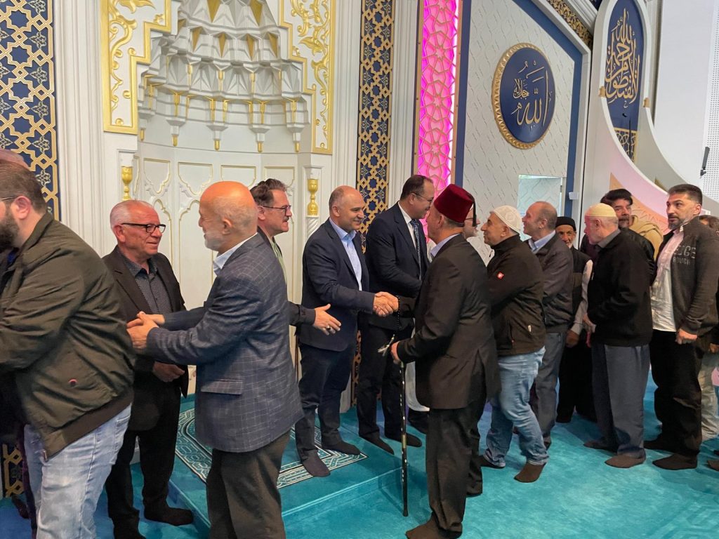 Essen’de Kurban Bayramı sevinci cami avlusuna taştı 11 essen bayram4