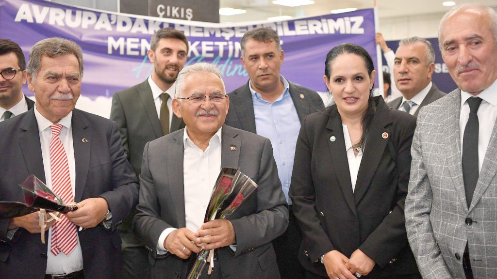 AKİB Başkanı Hızar, Gurbetçilerin Coşkusuna Ortak Oldu 14 kayseri gurbetci karsilama 10