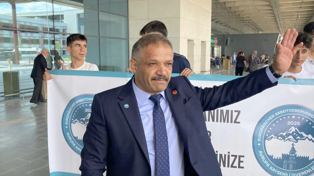 AKİB Başkanı Hızar, Gurbetçilerin Coşkusuna Ortak Oldu 15 kayseri gurbetci karsilama 2