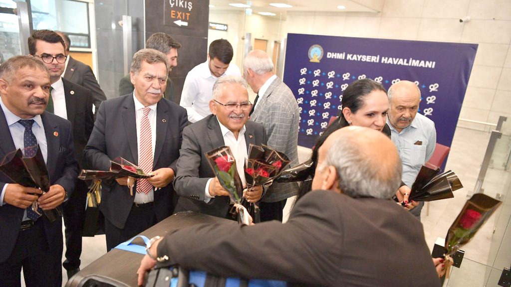 AKİB Başkanı Hızar, Gurbetçilerin Coşkusuna Ortak Oldu 11 kayseri gurbetci karsilama 7