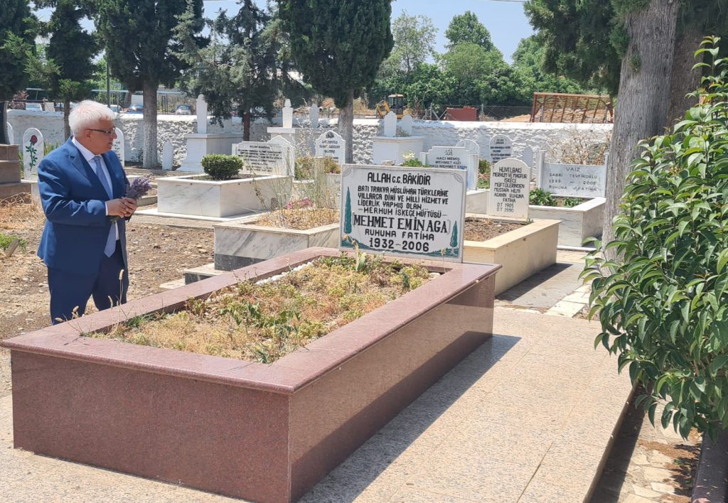 Çevik, Batı Trakya’nın iz bırakan liderlerini kabirlerinde dualarla andı 9 tika kabir ziyaret1