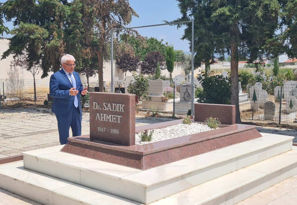 Çevik, Batı Trakya’nın iz bırakan liderlerini kabirlerinde dualarla andı 11 tika kabir ziyaret3