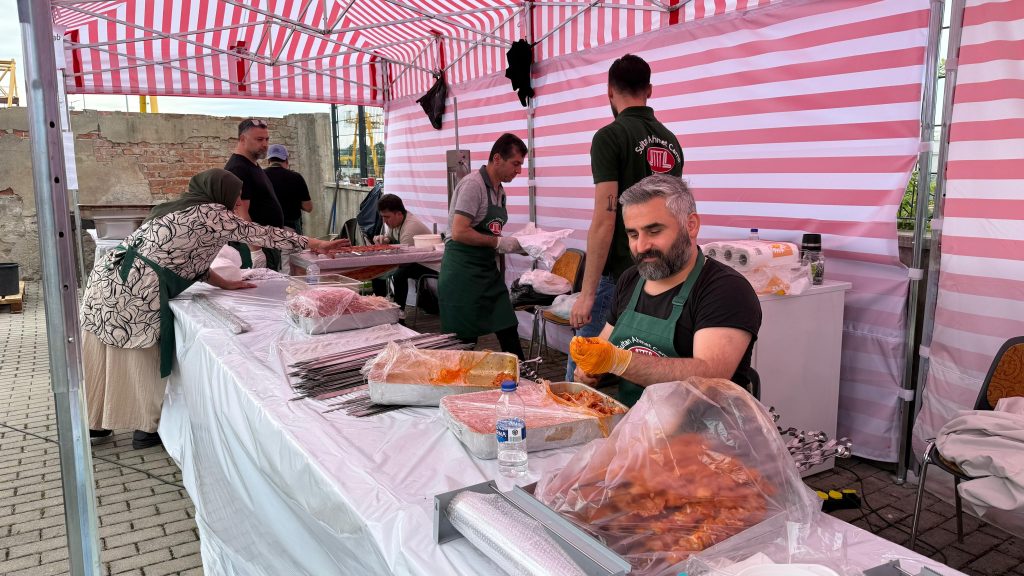 Witten Sultan Ahmet Camii’nde festival havasında kermes 13 witten kermes7