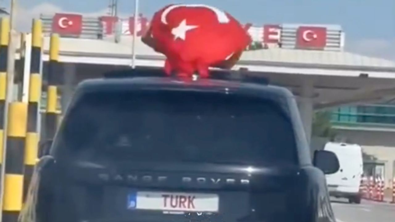 Gurbetçiler kornalarıyla destek verdi