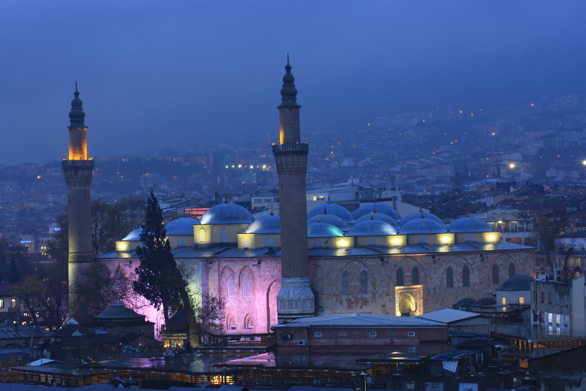 Ulu Camii İç Mekanda Yazılar