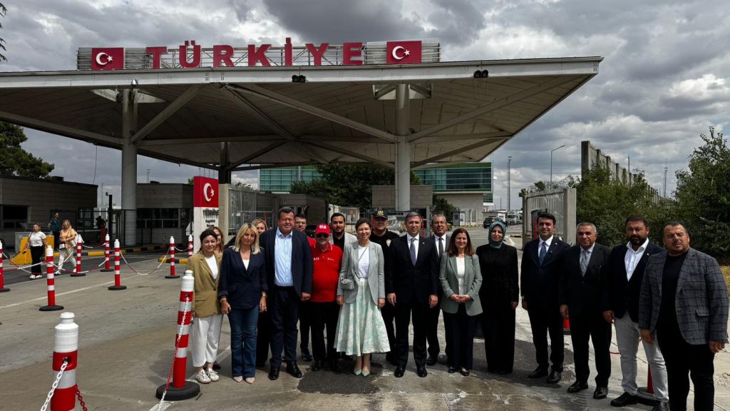 AK Parti Genel Başkan Yardımcısı Sırakaya Kapıkule’de gurbetçilerle buluştu 11 kapikule de gurbetci