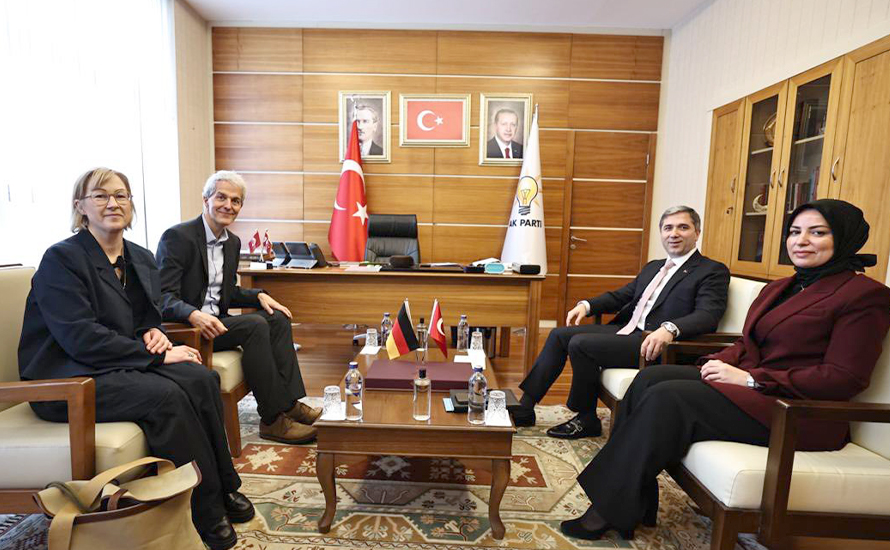 Sırakaya’dan Büyükelçilik heyetiyle Almanya’daki Türkler için iş birliği vurgusu