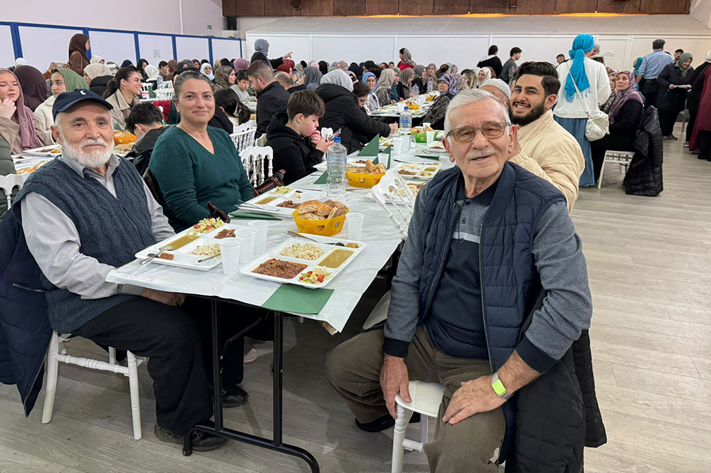 Kadir Gecesi’nde Leverkusen Mimar Sinan Camii tıklım tıklım