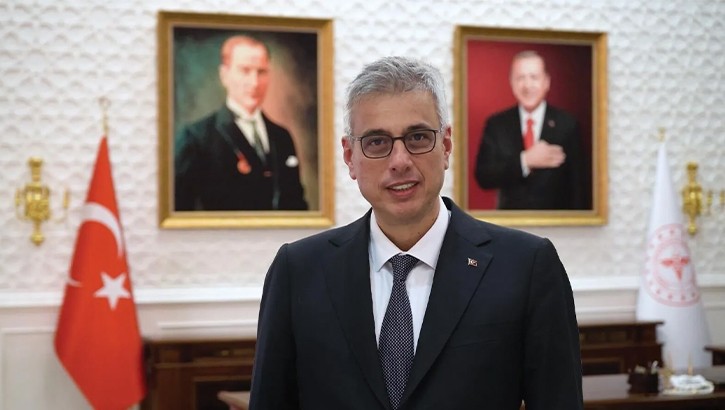 Sağlık Bakanı Memişoğlu uçakta tıbbi müdahalede bulundu