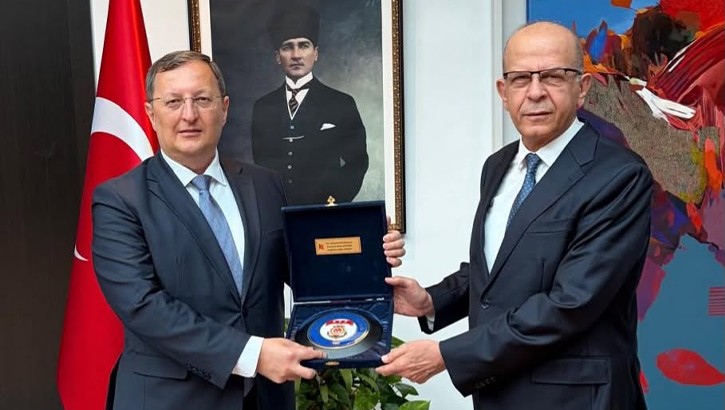 Sahil Güvenlik Komutanı Koramiral Kendir Berlin Büyükelçiliğinde kabul edildi