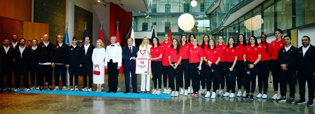 Berlin'de Zafer Bayramı diplomat ve sporcu katılımıyla anılmıştı