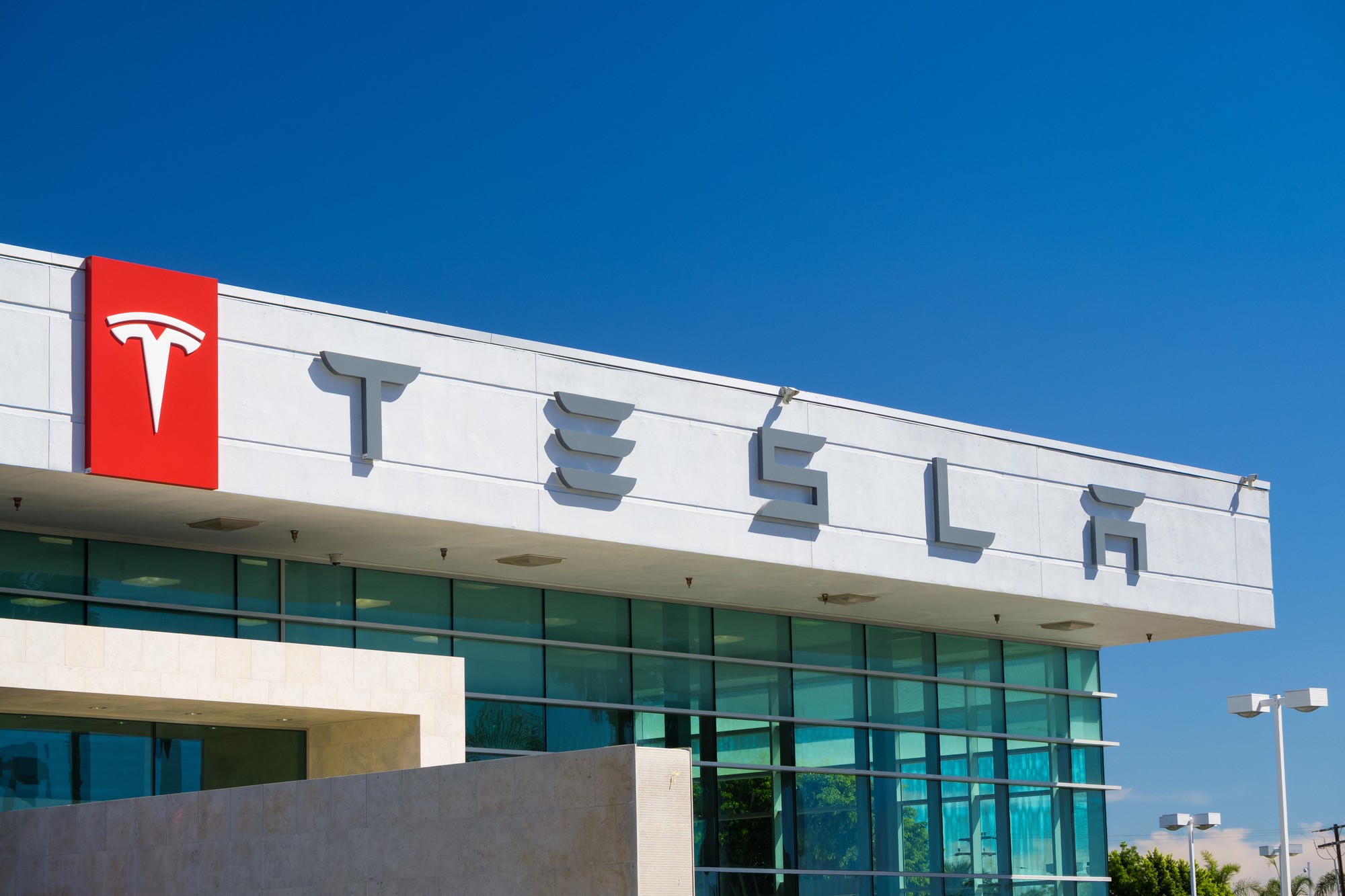 Tesla Avrupa'da pazarını kaybediyor: Bazı ülkelerde satışlar yüzde 79 düştü
