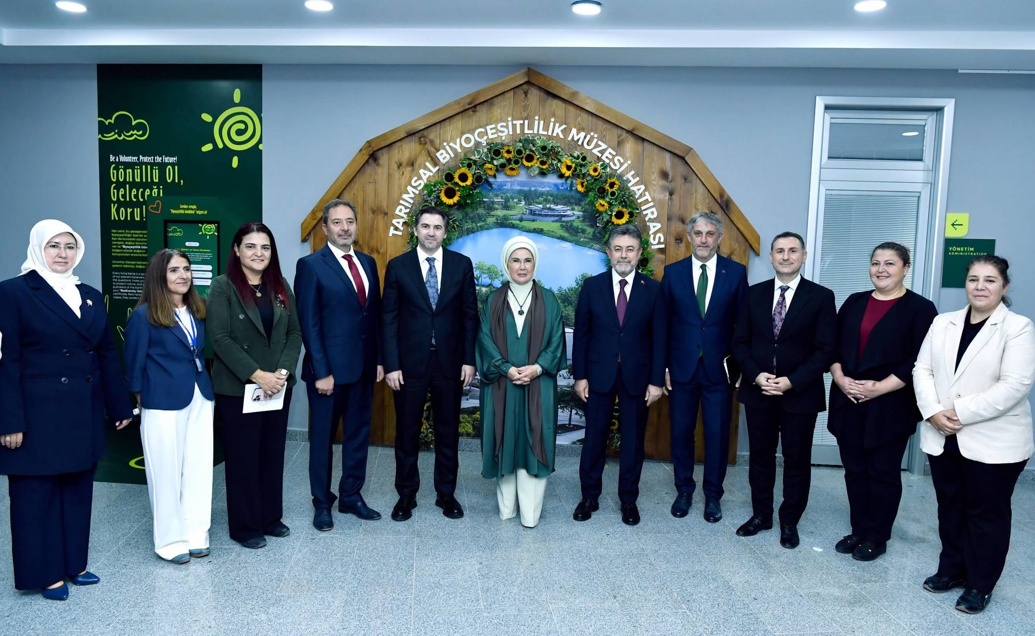 Emine Erdoğan Türkiye Millî Botanik Bahçesi'nde ata tohumlarının korunmasını inceledi